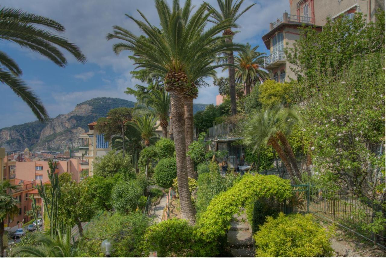 Hotel Deutsche Familien Finale Ligure Exteriör bild