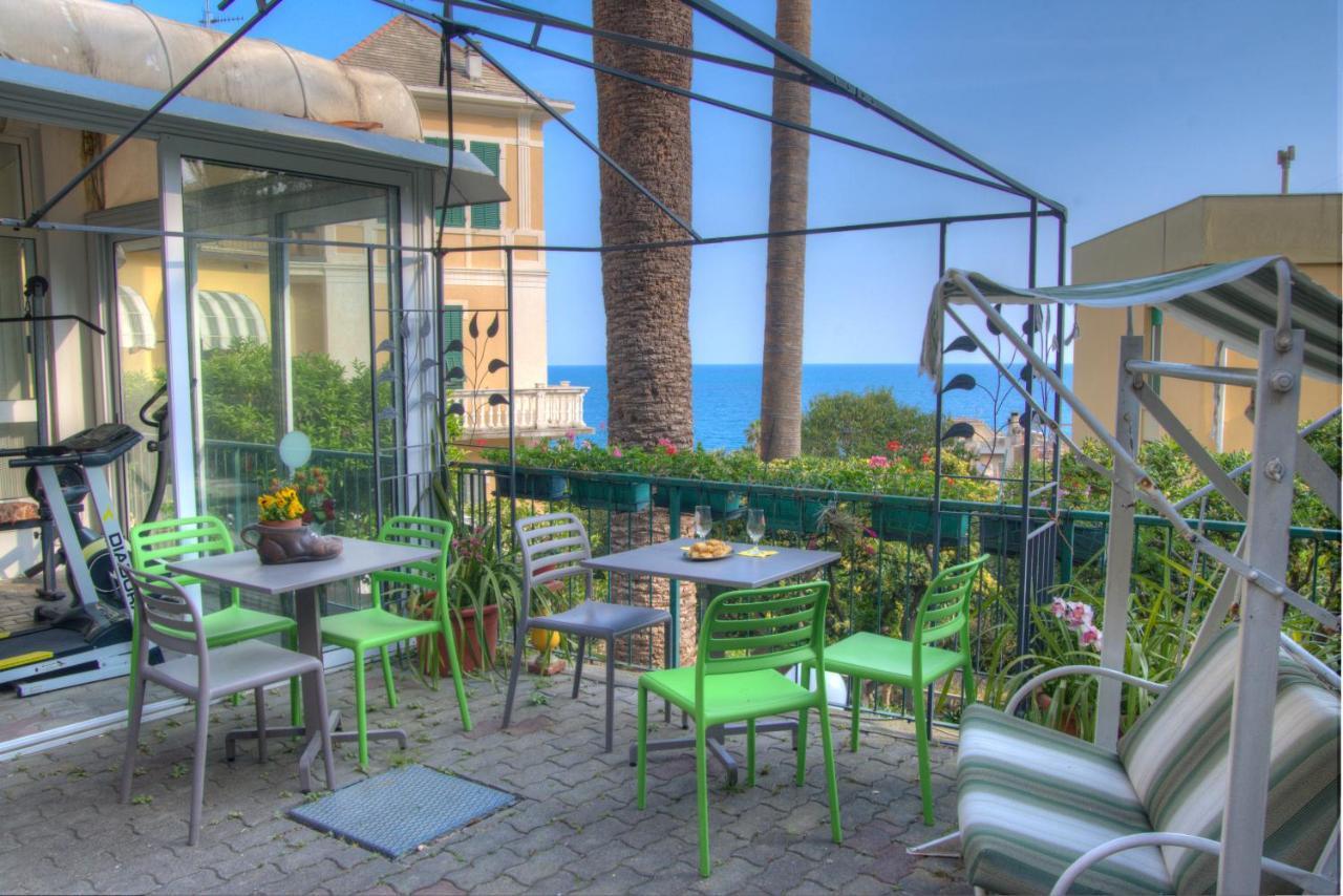 Hotel Deutsche Familien Finale Ligure Exteriör bild