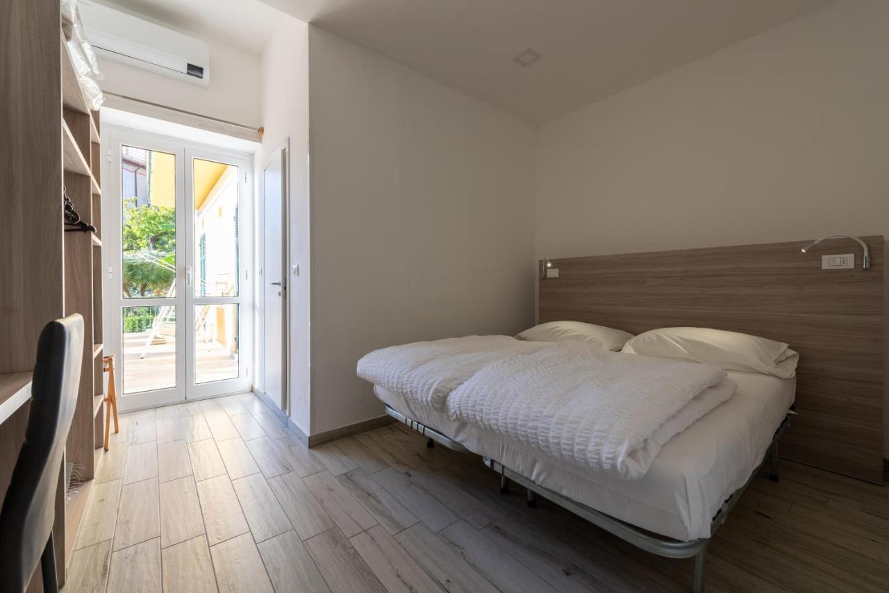Hotel Deutsche Familien Finale Ligure Exteriör bild