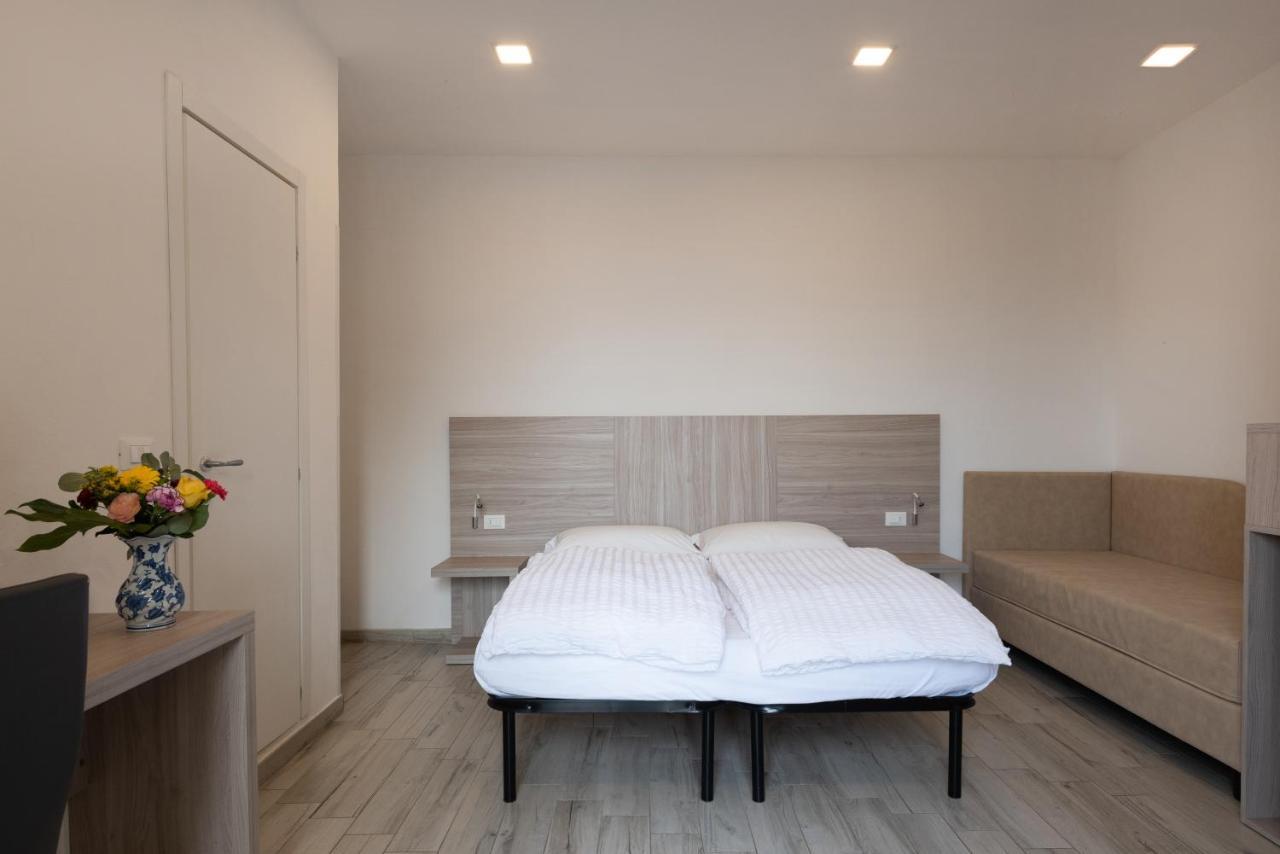 Hotel Deutsche Familien Finale Ligure Exteriör bild