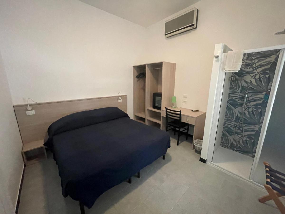 Hotel Deutsche Familien Finale Ligure Exteriör bild
