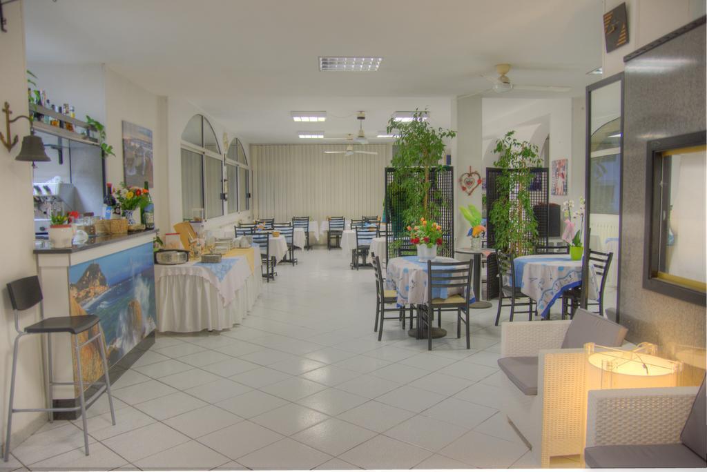 Hotel Deutsche Familien Finale Ligure Exteriör bild