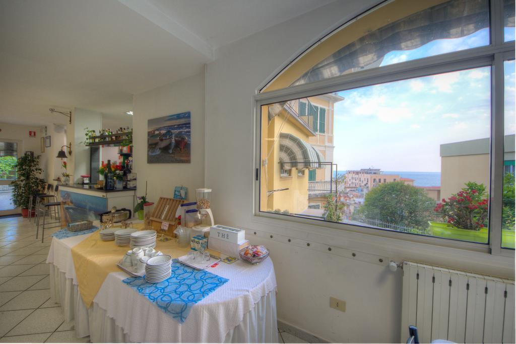 Hotel Deutsche Familien Finale Ligure Exteriör bild