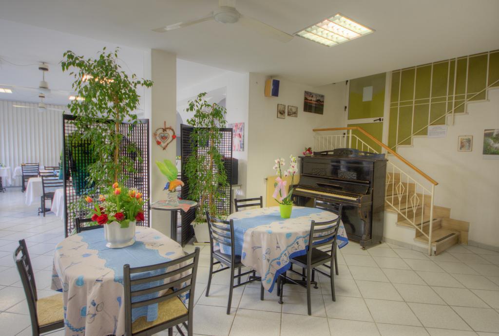 Hotel Deutsche Familien Finale Ligure Exteriör bild