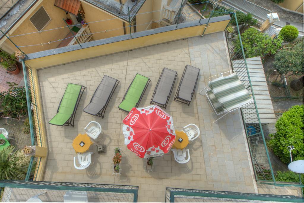 Hotel Deutsche Familien Finale Ligure Exteriör bild
