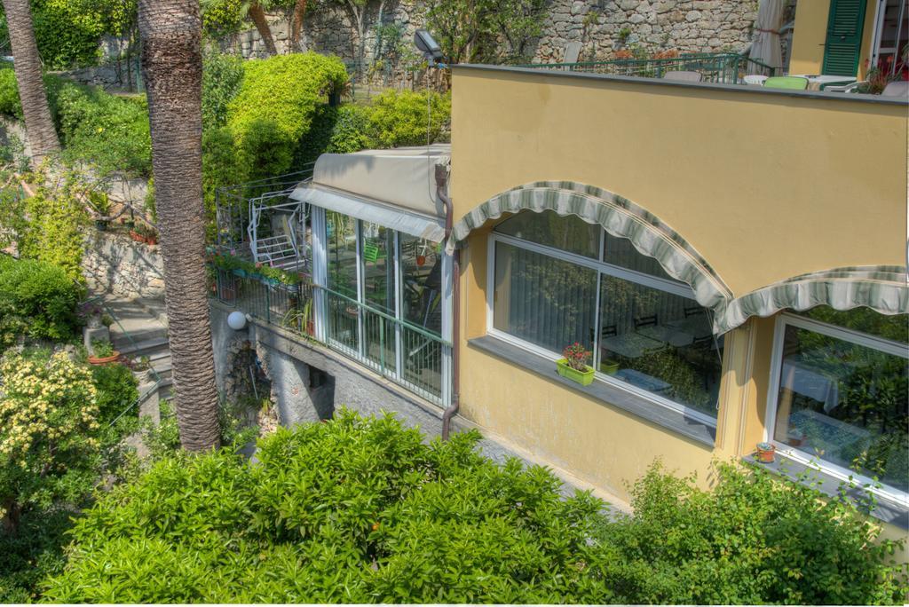 Hotel Deutsche Familien Finale Ligure Exteriör bild