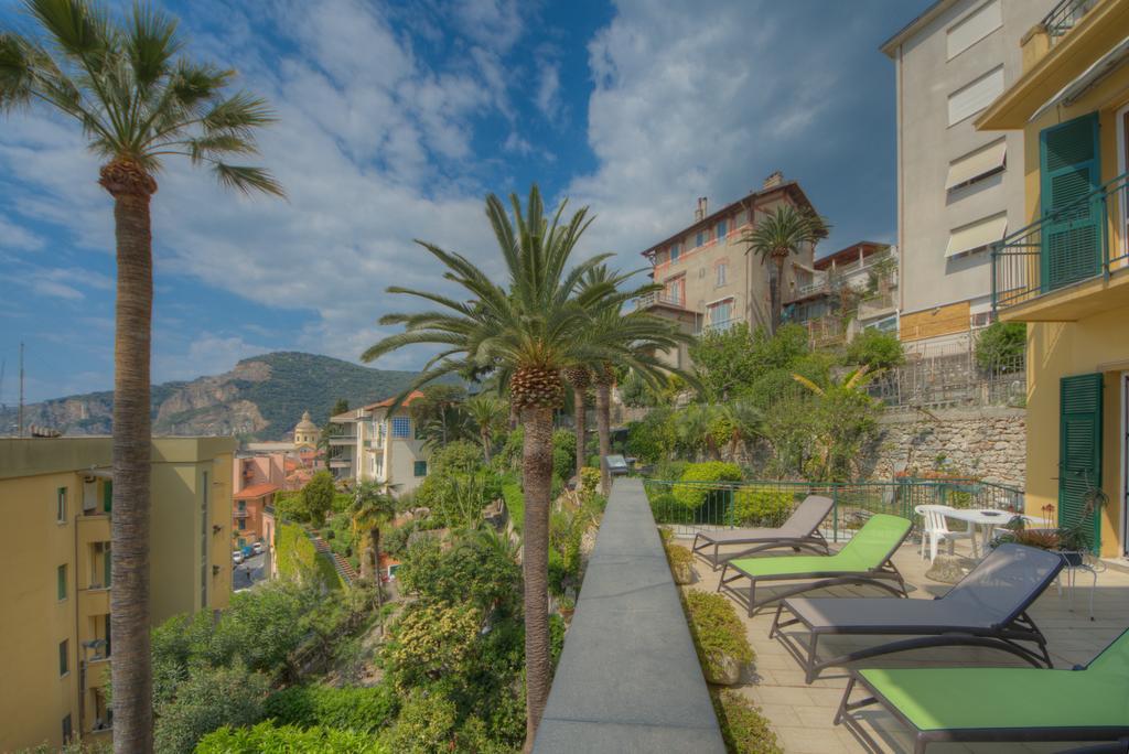 Hotel Deutsche Familien Finale Ligure Exteriör bild