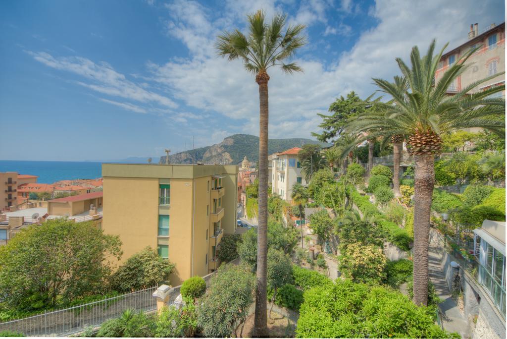 Hotel Deutsche Familien Finale Ligure Exteriör bild