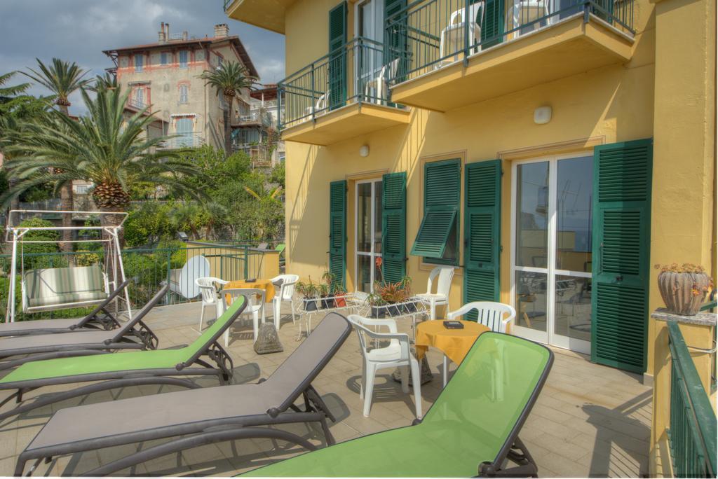 Hotel Deutsche Familien Finale Ligure Exteriör bild