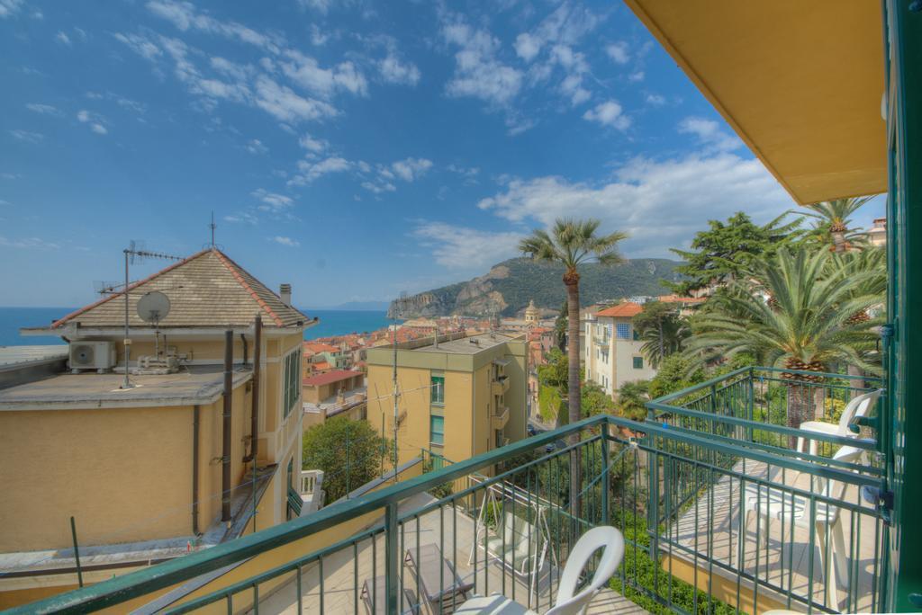 Hotel Deutsche Familien Finale Ligure Exteriör bild
